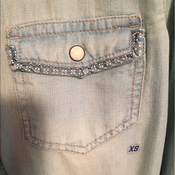 AMERICAN EAGLE NEVER WORN JEAN SHIRT - Picture 2 of 4