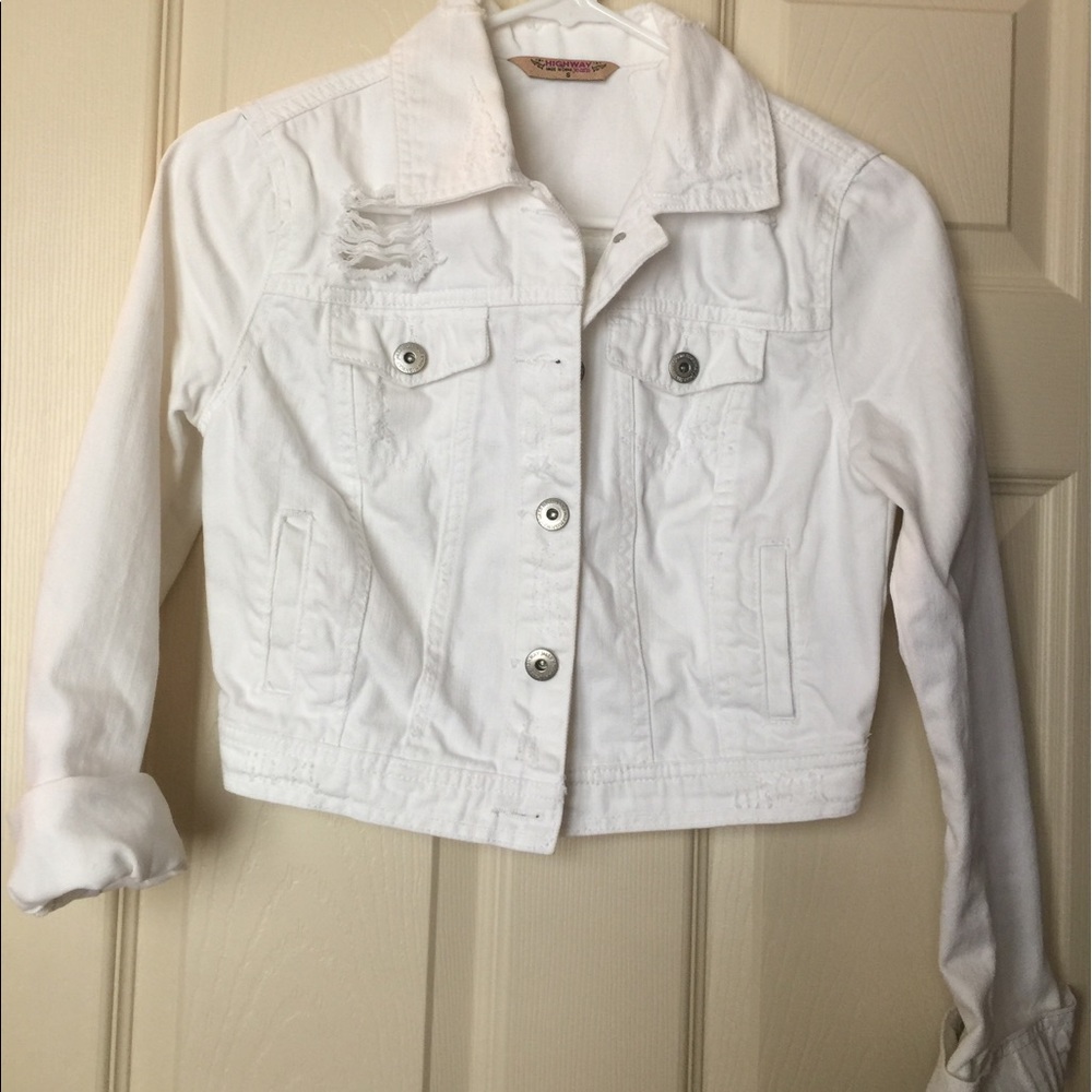 Great for ☀️☀️ Distressed White Crop Jean Jacket💟