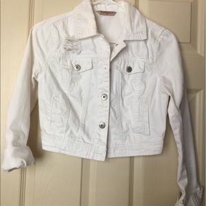 Great for ☀️☀️ Distressed White Crop Jean Jacket💟
