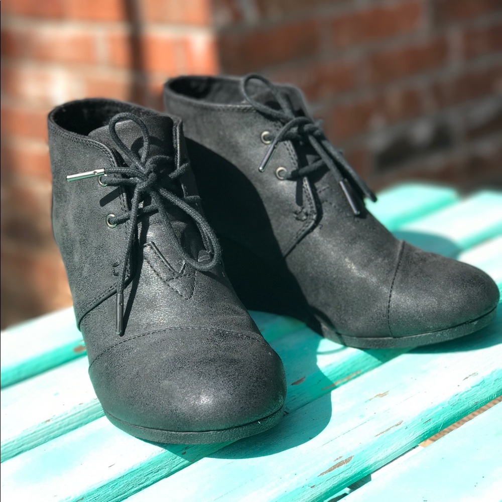 Size 8.5 Black TOMS Dessert Wedge