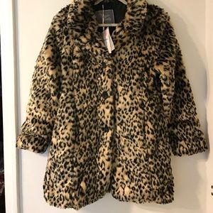 Closet Staple👌🏾- Faux Fur Leopard Print Coat