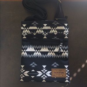 Dakine Jive cross body purse