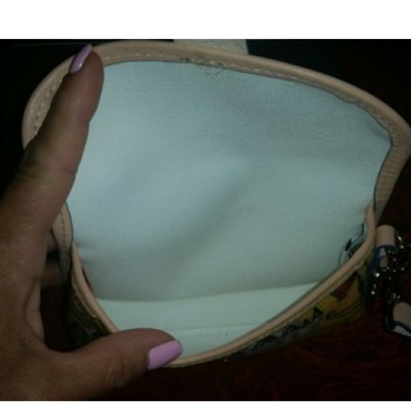 Dooney & Bourke Disney Wristlet - NWT - Picture 3 of 6