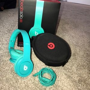 beats solo HD headphone