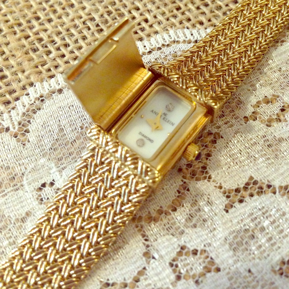⏰Anne Klein locket watch⏰