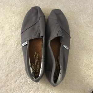 Woman's Toms Classic size 6 Grey