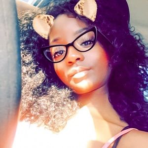 Meet your Posher, Briana