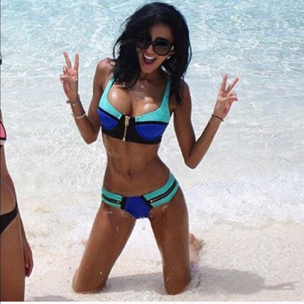 NWOT Blue color block swimsuit