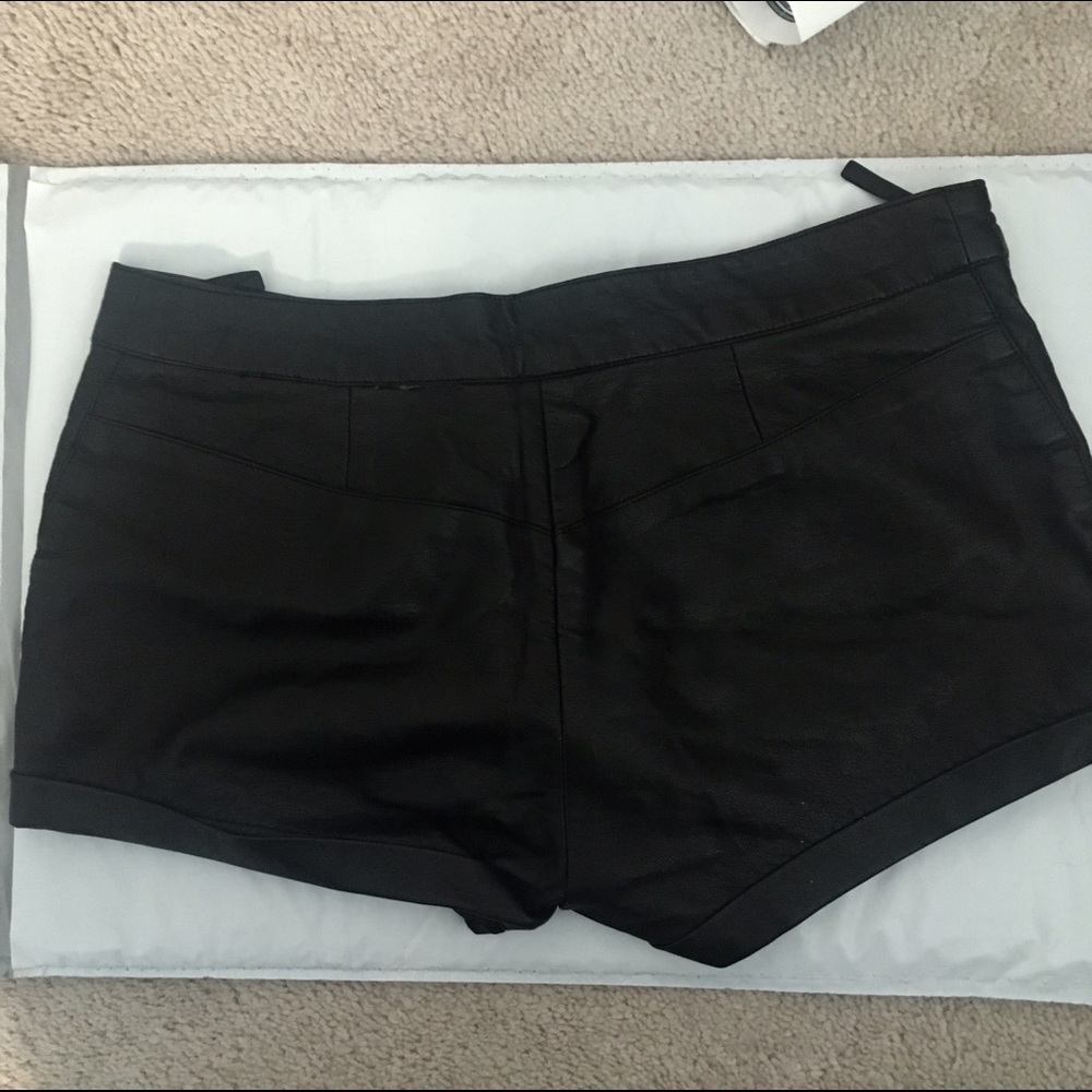 Leather shorts - Picture 2 of 2