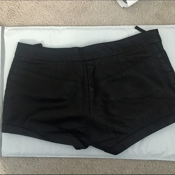 Leather shorts - Picture 2 of 2