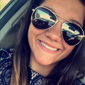 Meet your Posher, Simone