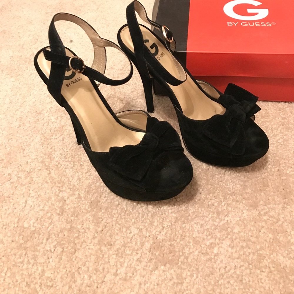 🎉SOLD🎉Black dressy strap heels