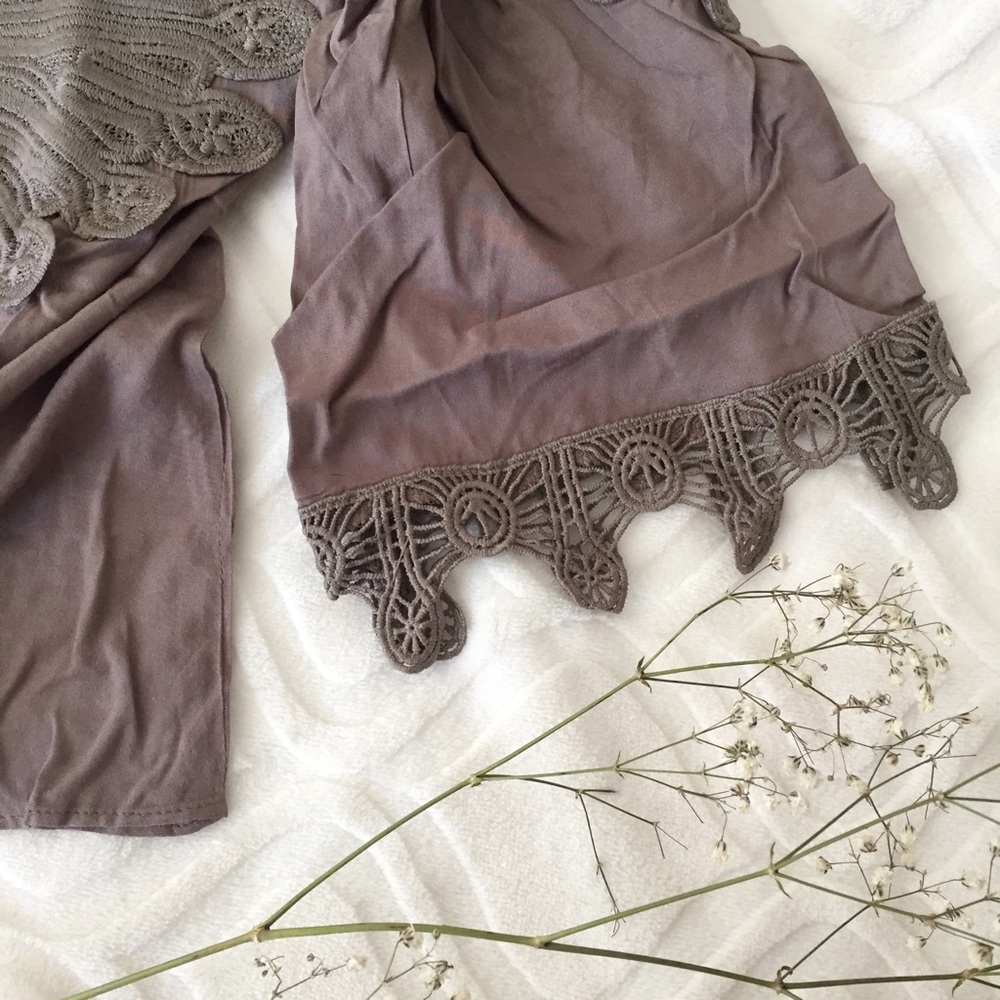 (Size S-M) Unique crochet detail taupe top - Picture 2 of 5