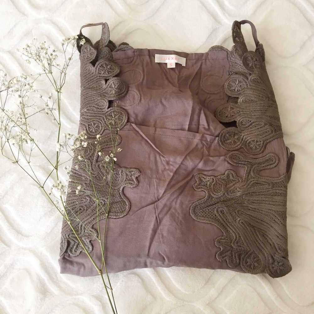 (Size S-M) Unique crochet detail taupe top - Picture 5 of 5