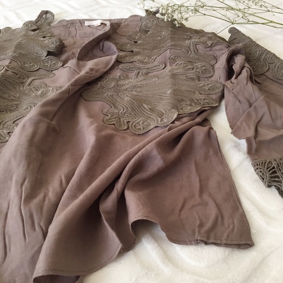 (Size S-M) Unique crochet detail taupe top - Picture 3 of 5