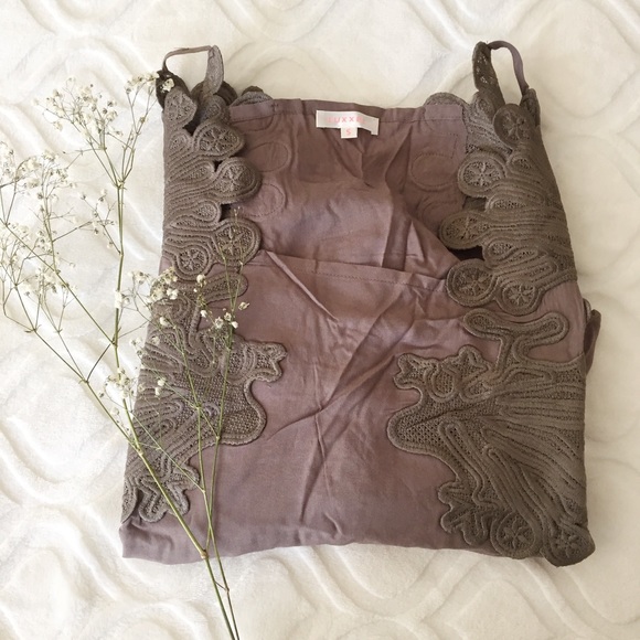 (Size S-M) Unique crochet detail taupe top - Picture 5 of 5