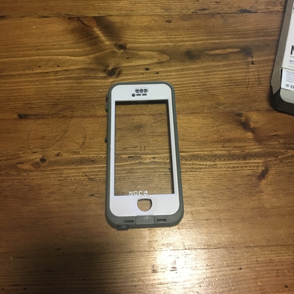 iPhone 5 Lifeproof Case