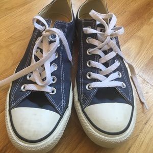 NAVY BLUE LOW TOP CONVERSE