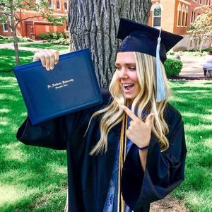 Meet your Posher, Kayla