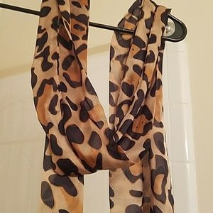 Ladies Leopard Print Scarf