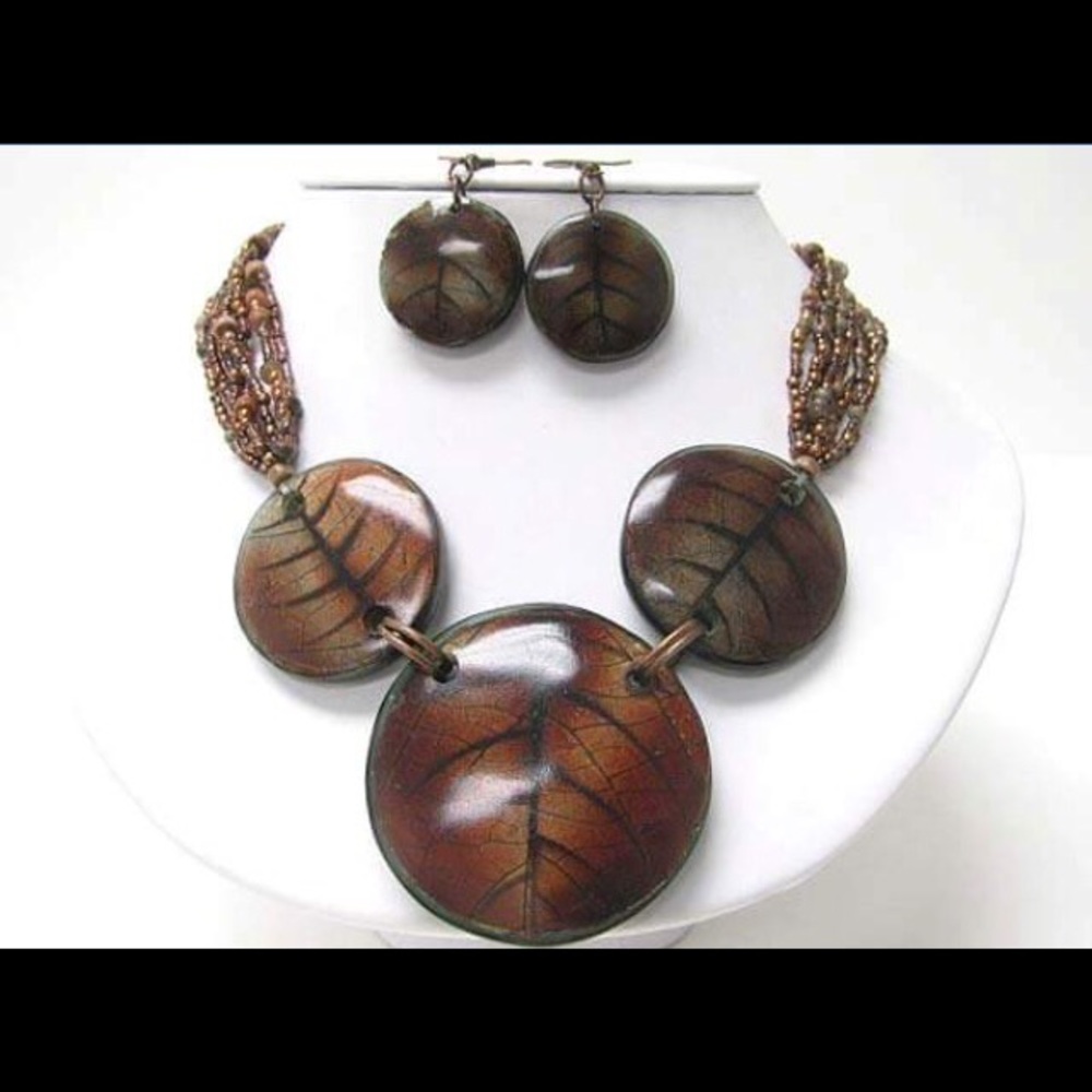 NEW VINTAGE BROWN LEAF DESIGN BEADED NECKLACE SET