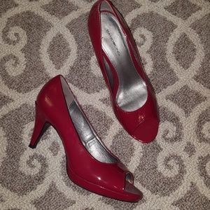 *free if bundled* BANDOLINO Red peep toe pumps