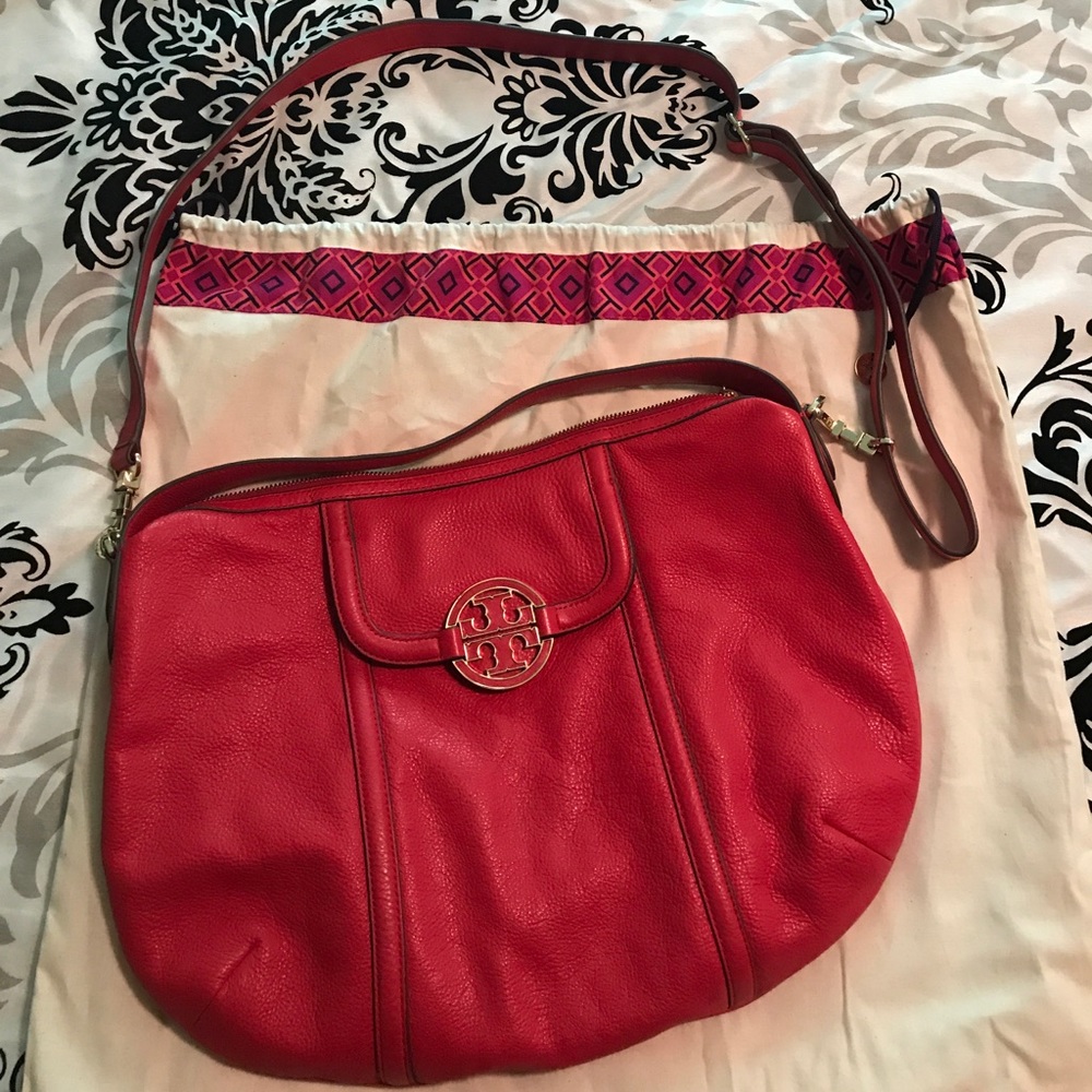 Tory Burch Flat Amanda Hobo Crossbody