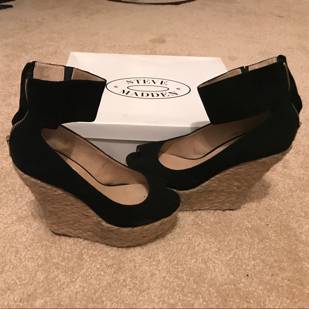 🌈SOLD🌈Black wedges from Steve Madden
