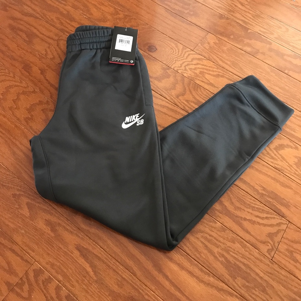 **SOLD** Nike therma-fit sweatpants