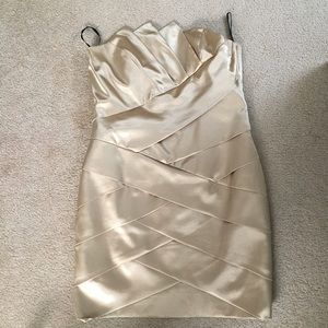 Gorgeous gold cocktail dress!