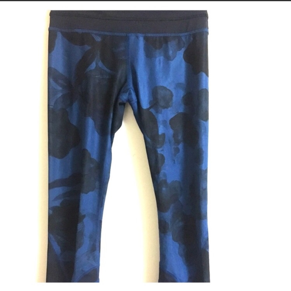 Lululemon blue and black flowered leggings size 4