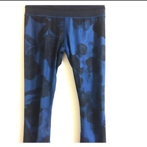 Lululemon blue and black flowered leggings size 4