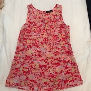 This is an Anna New Approach lose fitting shirt.