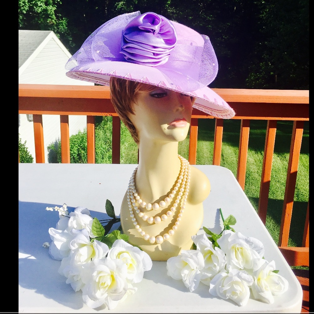 LAVENDER FANCY FASHION TOP HAT