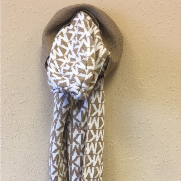 Michaels Kors Scarf and Beanie set - Picture 1 of 3