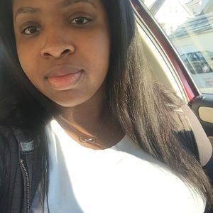 Meet your Posher, Elishia