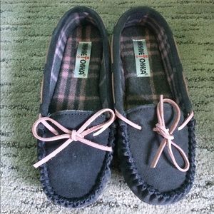 New Minnetonka Britt Trapper Slippers
