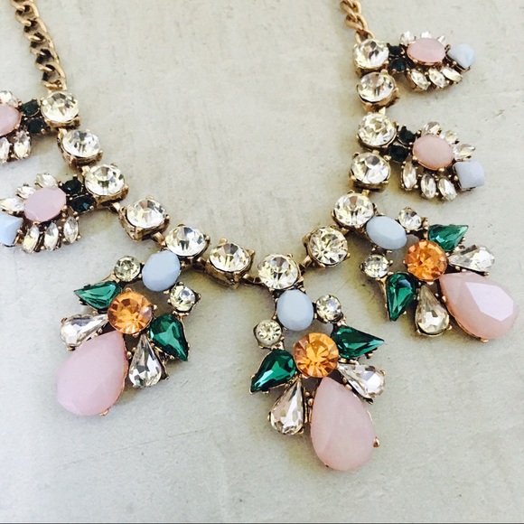 ❌ SOLD ❌ Petal Drop Necklace - Picture 2 of 6