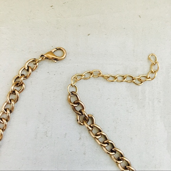 ❌ SOLD ❌ Petal Drop Necklace - Picture 5 of 6