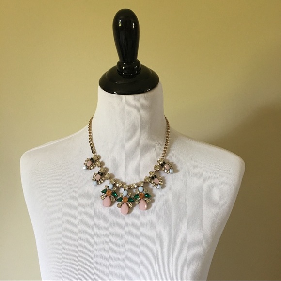 ❌ SOLD ❌ Petal Drop Necklace - Picture 6 of 6