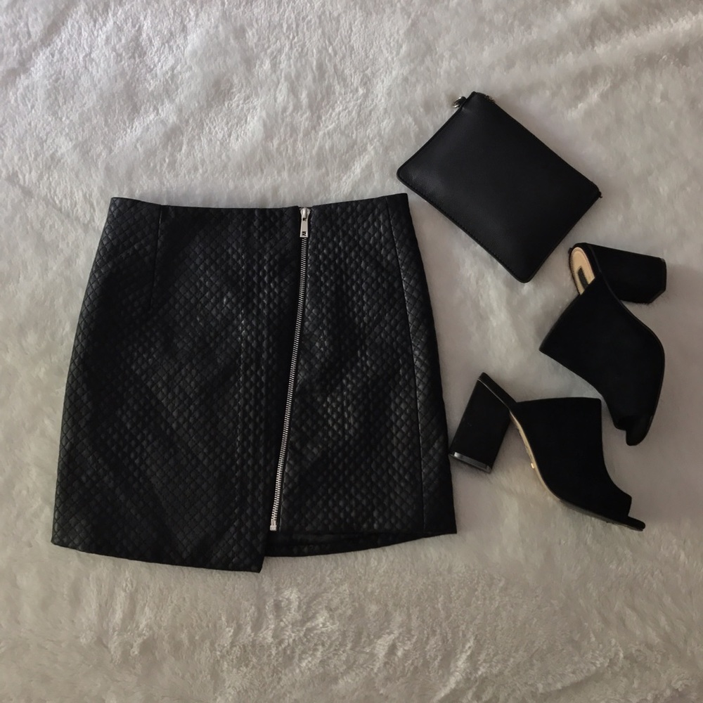 Forever 21 Faux Leather Quilted Zipper Skirt