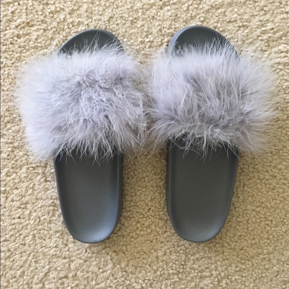 Mason Grey Fluffy Slider