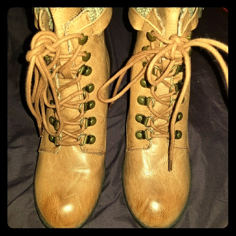 Ankle boots and wallets