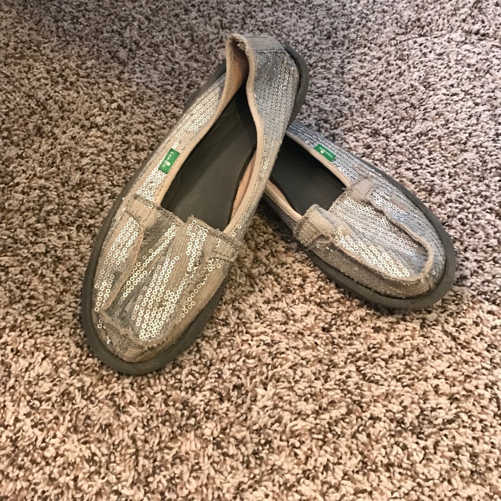 Silver sequin Sanuk Shoes sz 8