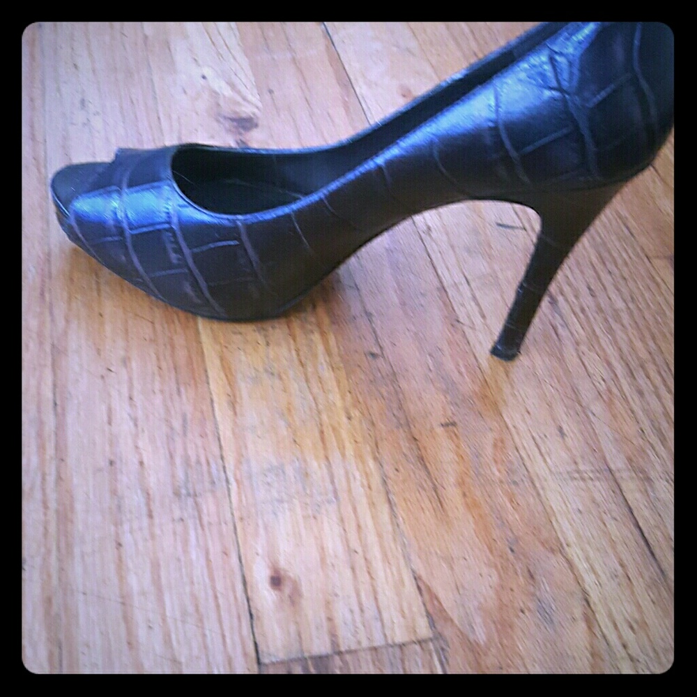 Nine West peep toe pumps