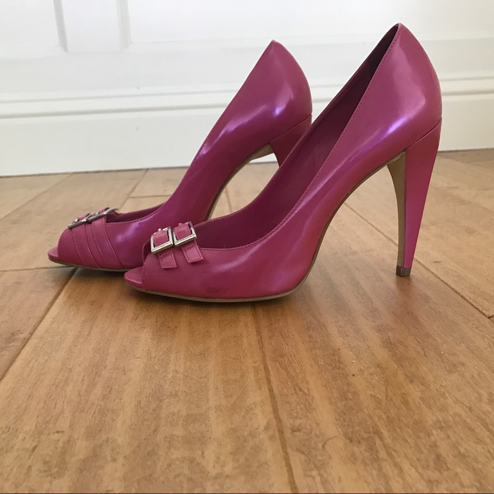 BCBG Pink glossy peep toe