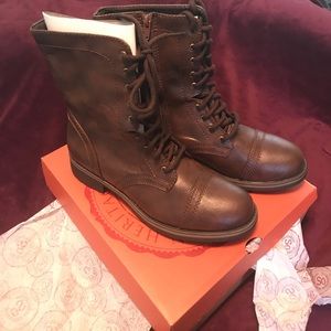 Combat boots NWT!!!