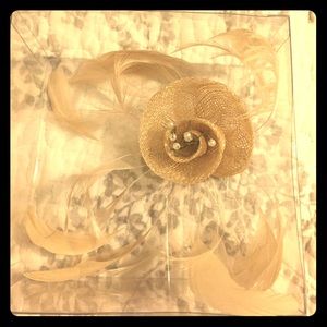 Cream and pearl fascinator for hair