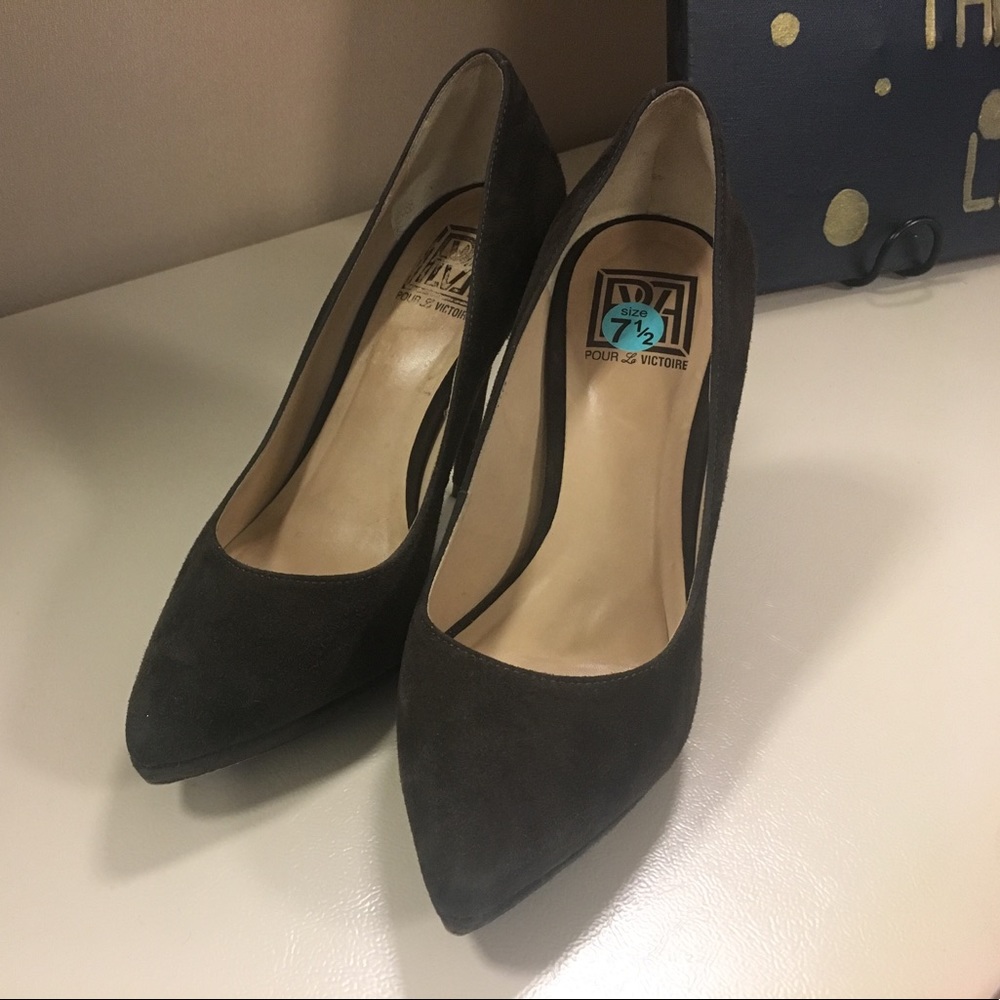 Pour La Victoire Suede Pumps