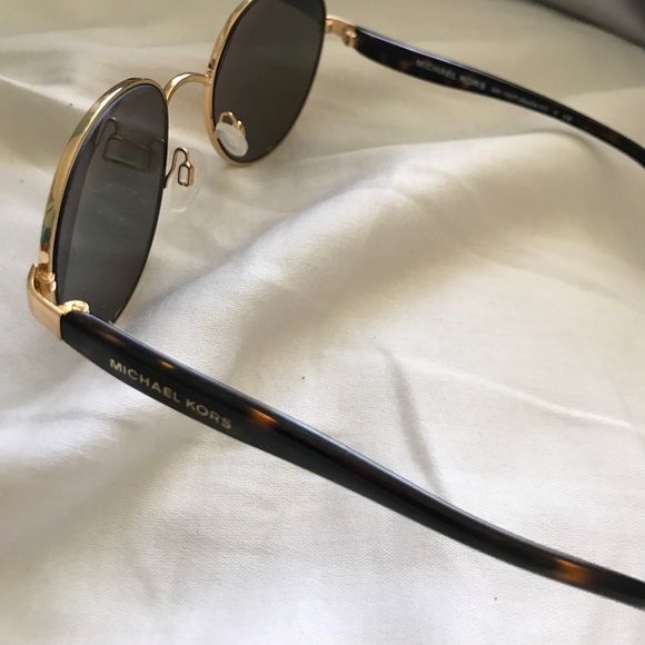 Authentic Michael Kors sunglasses main image 4